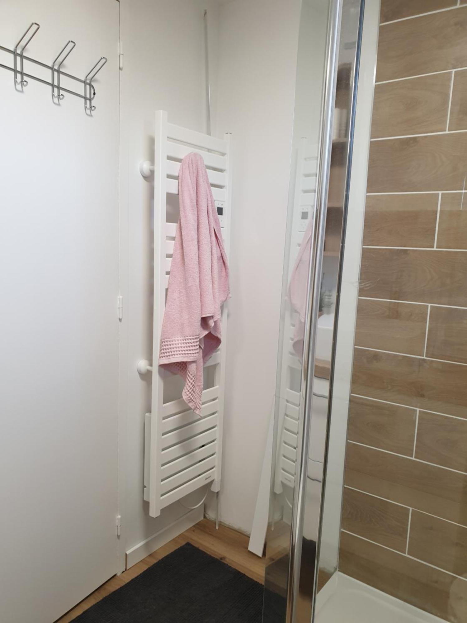 Chambre Privee Dans Petite Maison Typique 蒙蒂维利耶 外观 照片